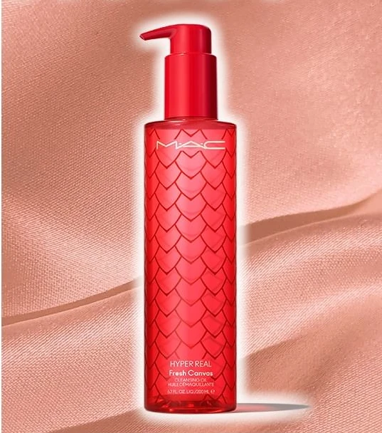 mac-Lovestruck-Luck-hyper-real-cleansing-oil