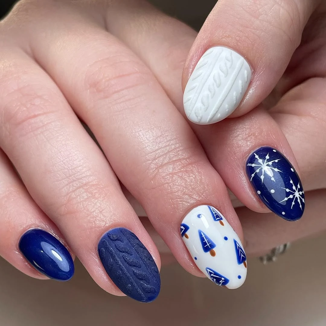 xmas-blue-nails