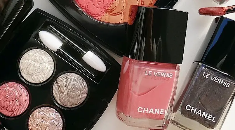 chanel-trucco-primavera-2025-camelia-futura